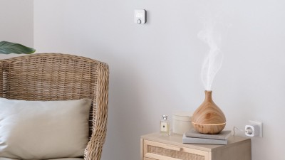 Ein Luftbefeuchter in einem Schlafzimmer mit Bosch Smart Home Produkten