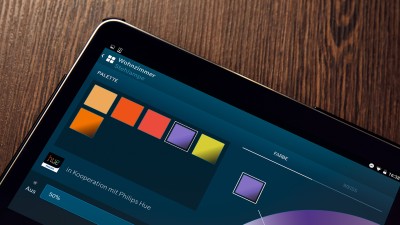Ein tablet mit Einstellungen zur Farbe der Beleuchtung