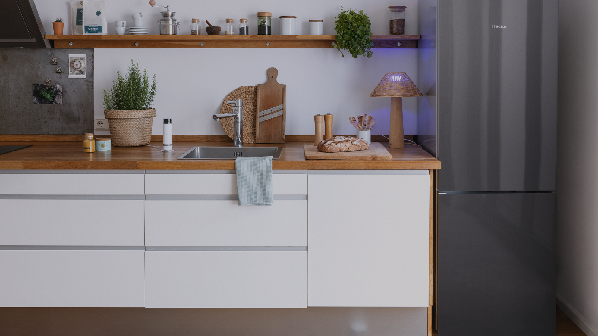 https://www.bosch-smarthome.com/uk/media/content/05_partner/09_home_connect/0_stage_15/homeconnect_stage.png
